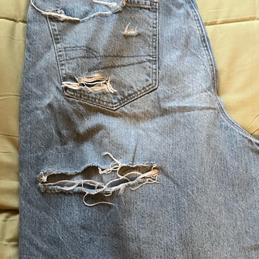 American Eagle Outfitters Light Blue Distressed Jeans - Picture 2 of 5